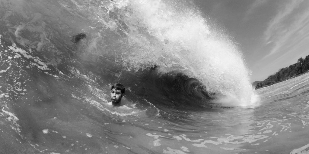 - Escuela de Surf Sopelana
