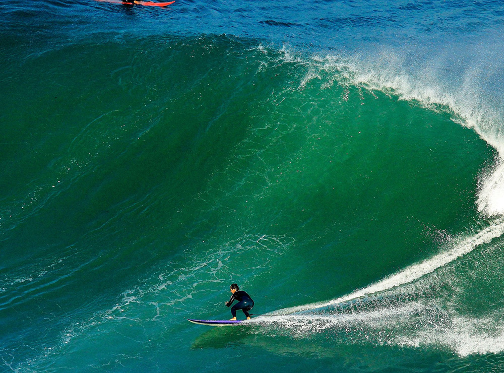 - Escuela de Surf Sopelana