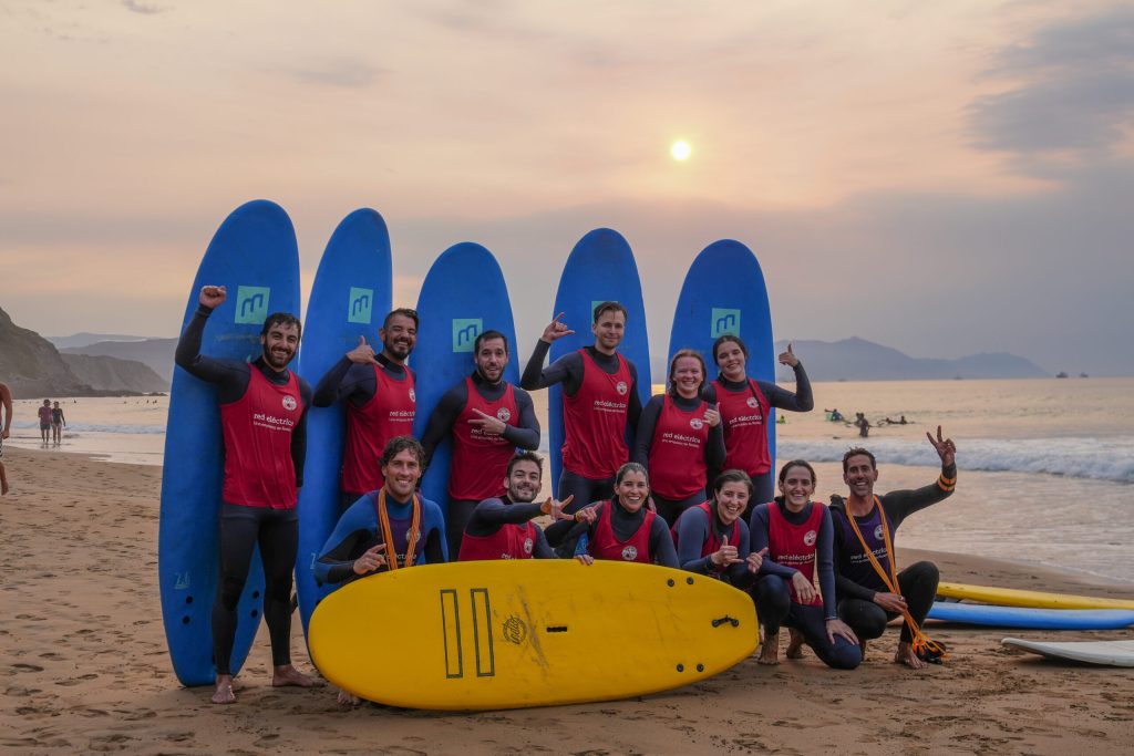- Escuela de Surf Sopelana
