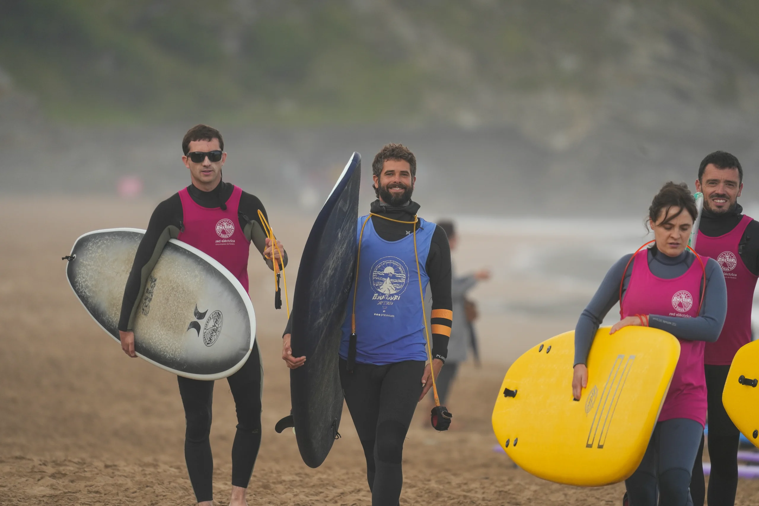 - Escuela de Surf Sopelana