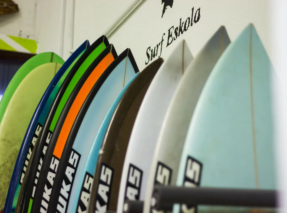- Escuela de Surf Sopelana