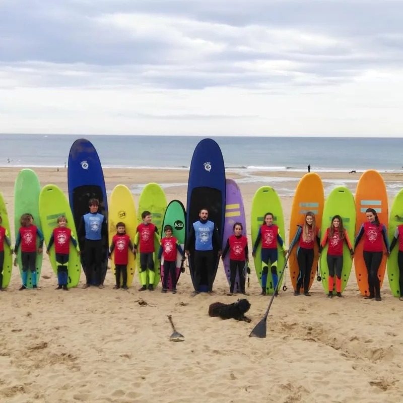 - Escuela de Surf Sopelana