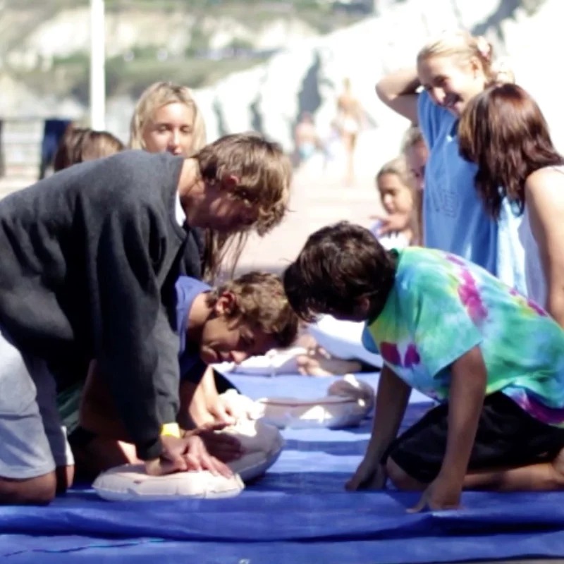 - Escuela de Surf Sopelana